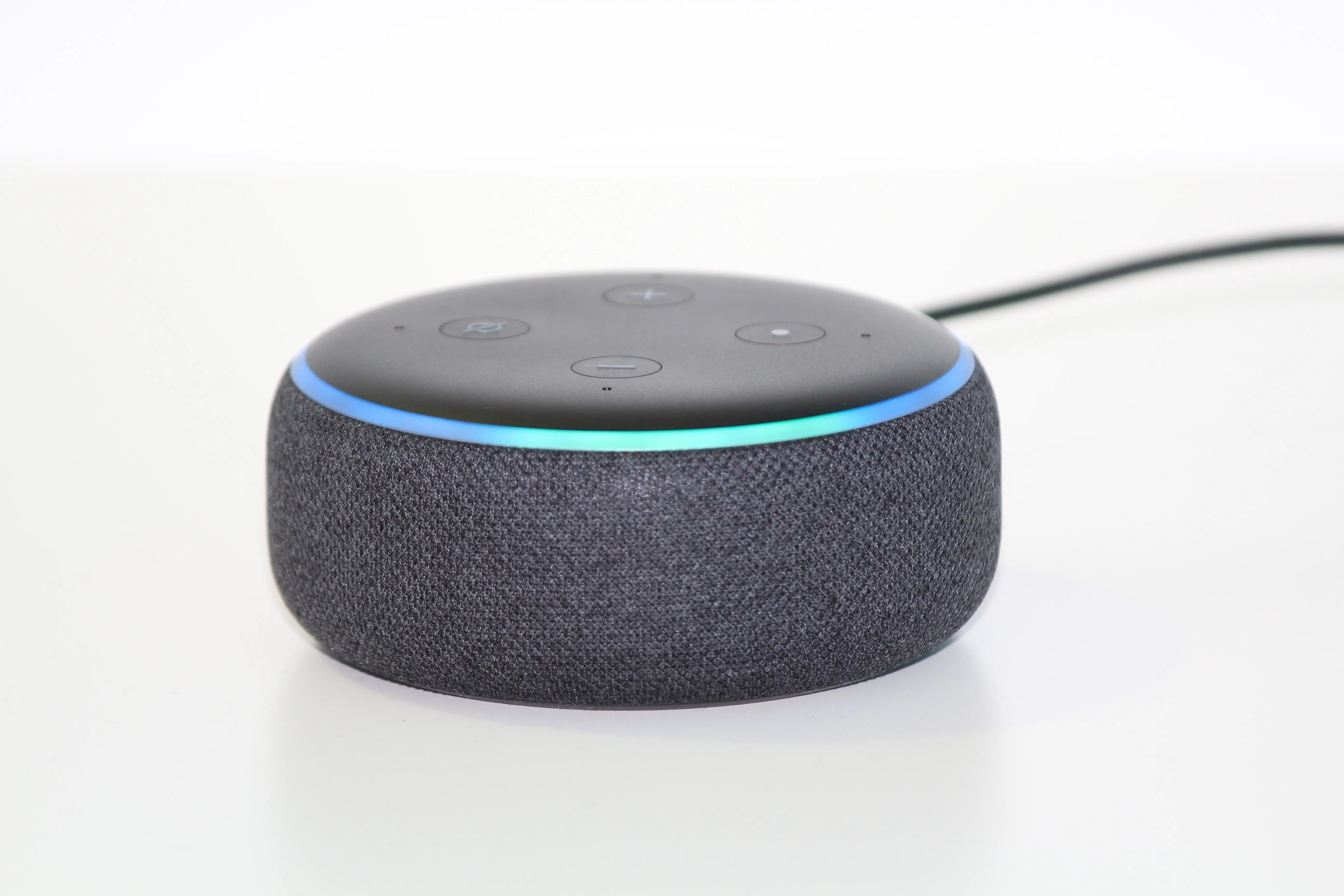 Amazon Echo Dot - Assistant vocal polyvalent pour seniors